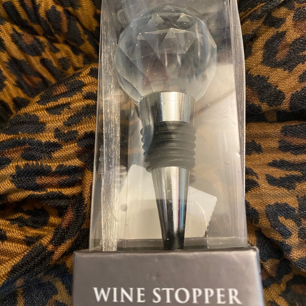 Brand new wine stopper crystal topper